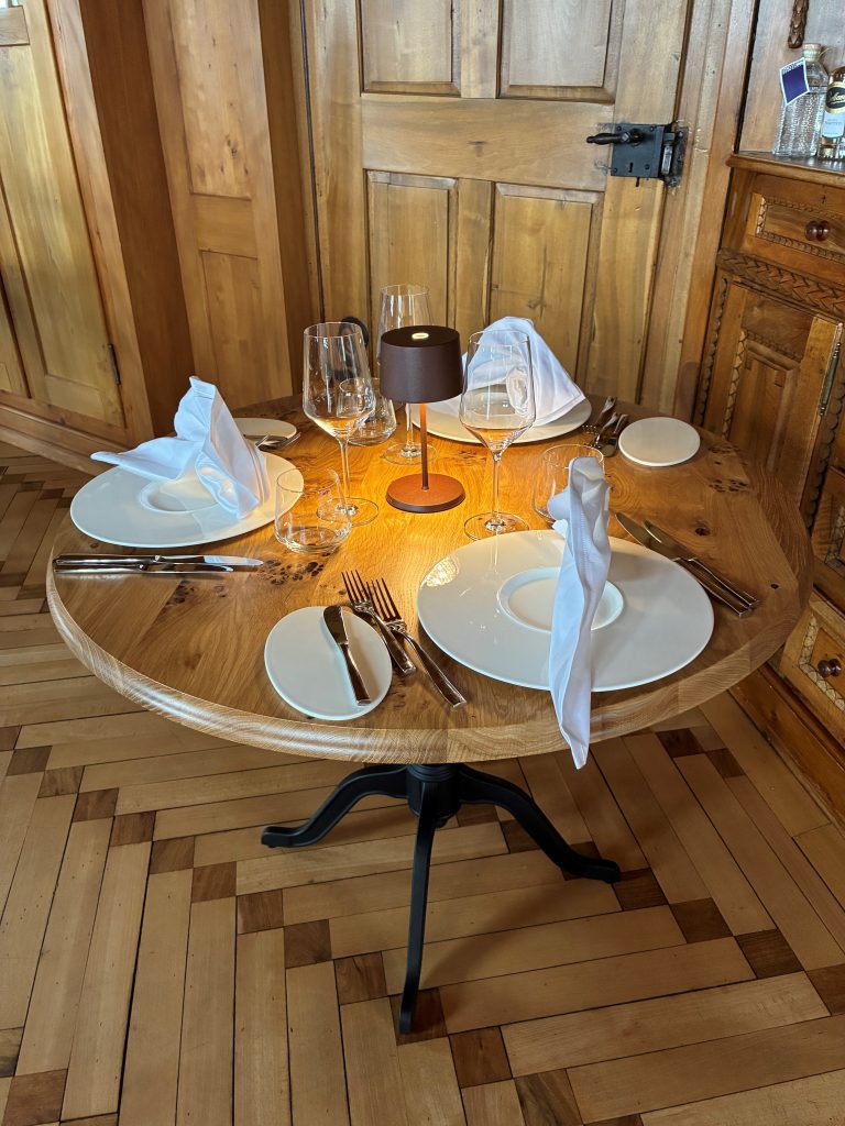 Stammtisch für die Genuss Galerie – Eichenholz trifft auf Spitzenküche