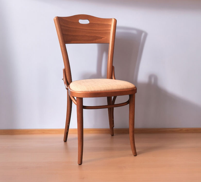 Neue Stühle für das Weisse Kreuz in Lyss