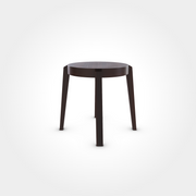 Runder Hocker in edlem Dunkelbraun Dark Chocolate mit vier Beinen, massives und hochwertiges Sitzmöbel für Beizentische in Restaurant, Bar oder Café