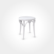 Klassischer runder Hocker in Cloud Grey mit geschwungenen Verstrebungen und vier Beinen, stilvolles Sitzmöbel für Beizentische in Restaurant, Bar oder Café